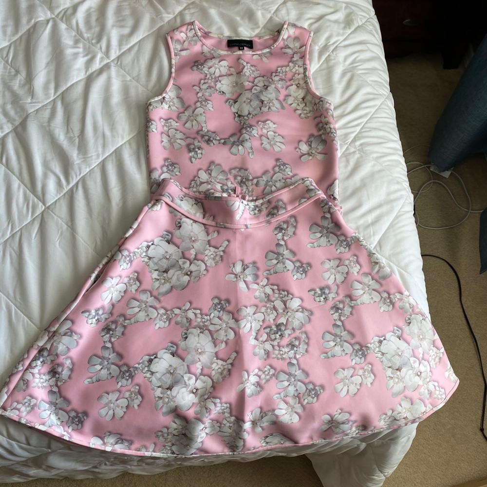 Matching Set - Picture 2 of 8
